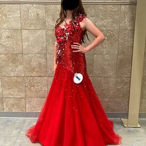 Tony Bowls Red Gown Size 4